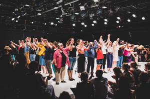 Finał Azylu Warszawa 2019, spektakl &bdquo;Włącz bojler. Niech czeka na mnie chociaż ciepła woda&rdquo;, fot. Karolina J&oacute;źwiak